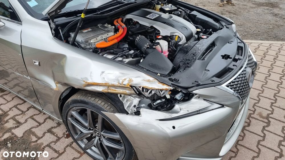 Lexus IS 300h F Sport - 31