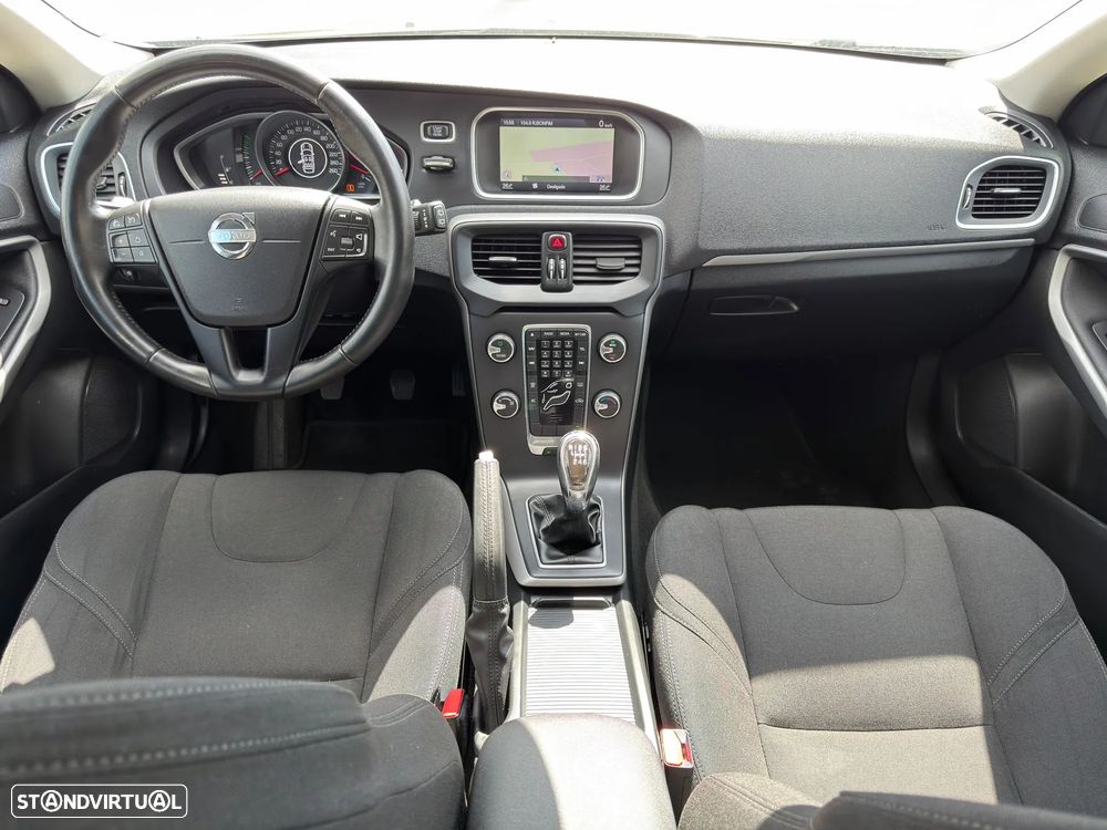 Volvo V40 D2 Momentum - 24