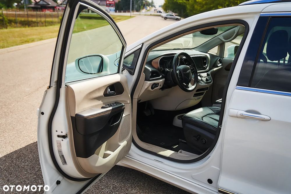 Chrysler Pacifica - 15