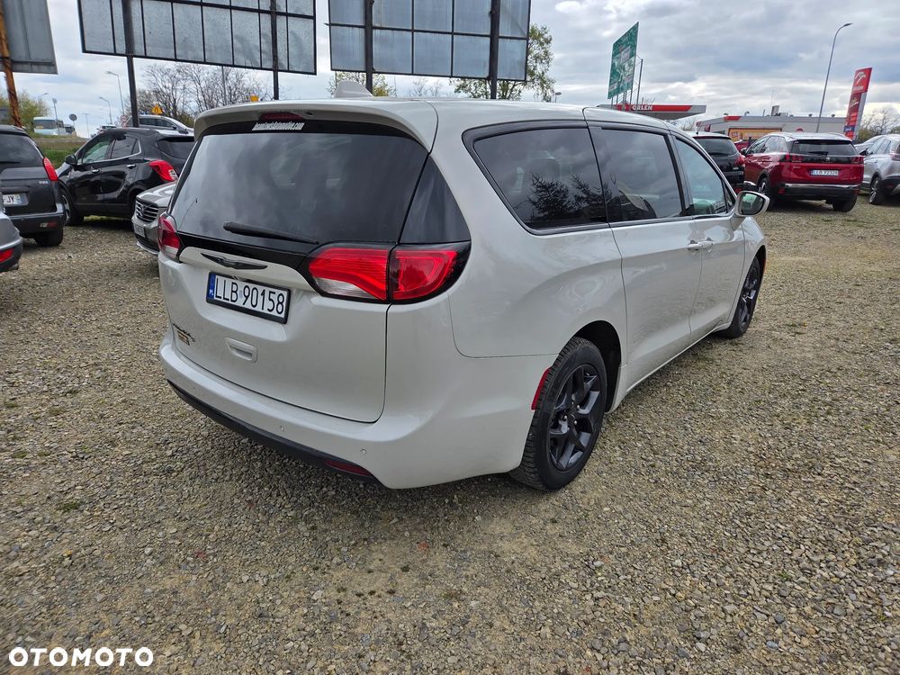 Chrysler Pacifica - 4