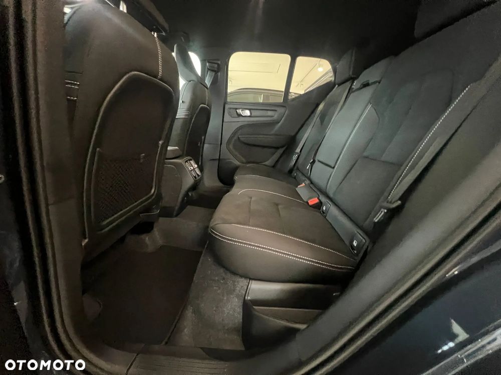 Volvo XC 40 B4 B DKG Ultra Black Edition - 11