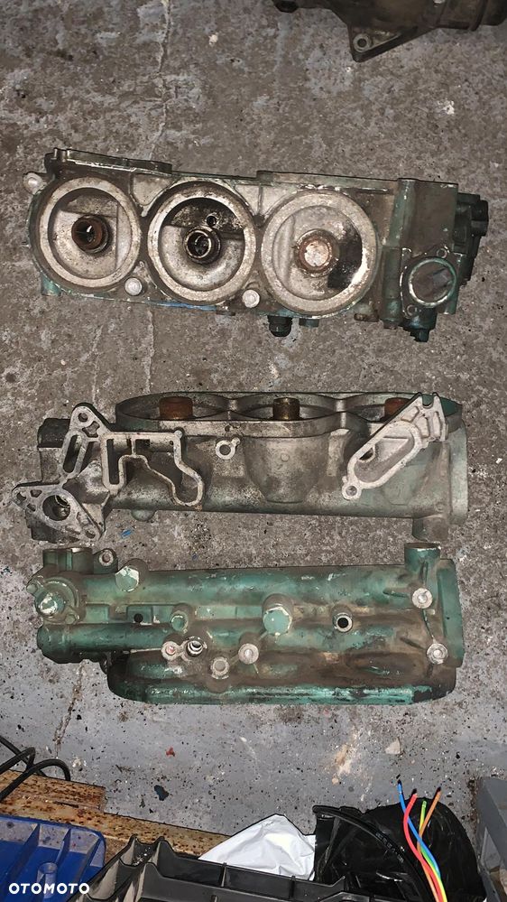 VOLVO RENAULT DXI Podstawa filtrów oleju 21304735 FH FM D13C - 1