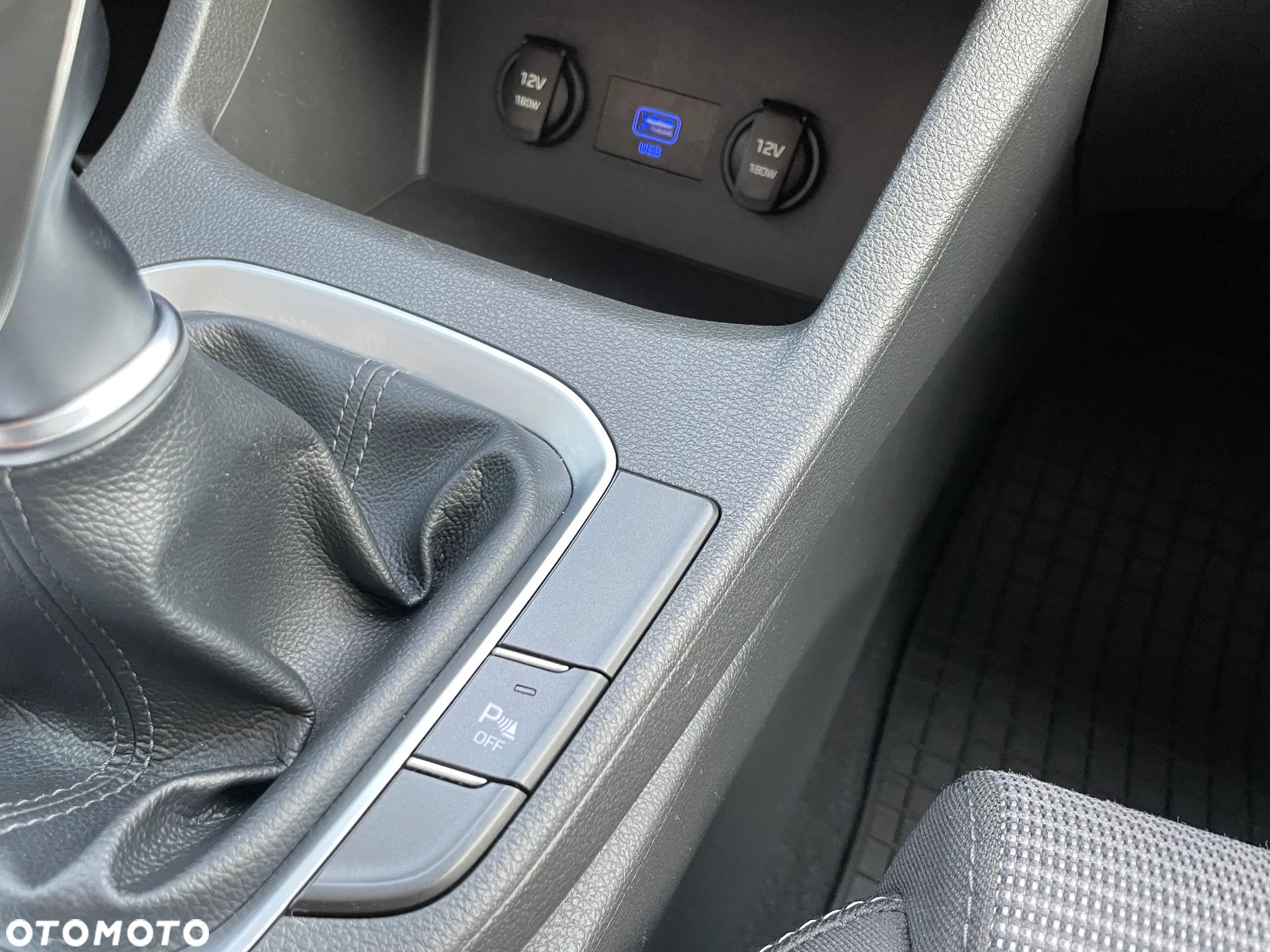 Hyundai i30 1.5 DPI Classic + - 32