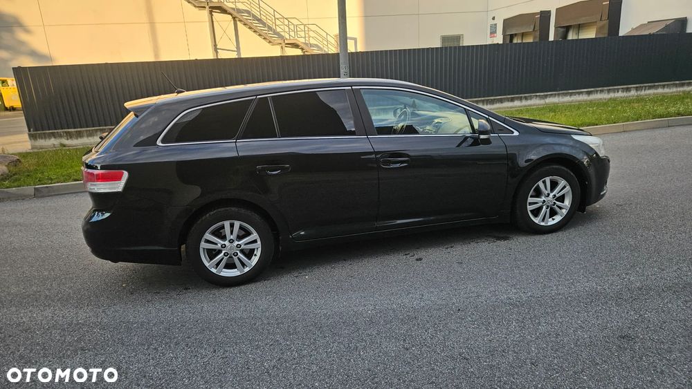Toyota Avensis 2.0 D-4D Premium - 11