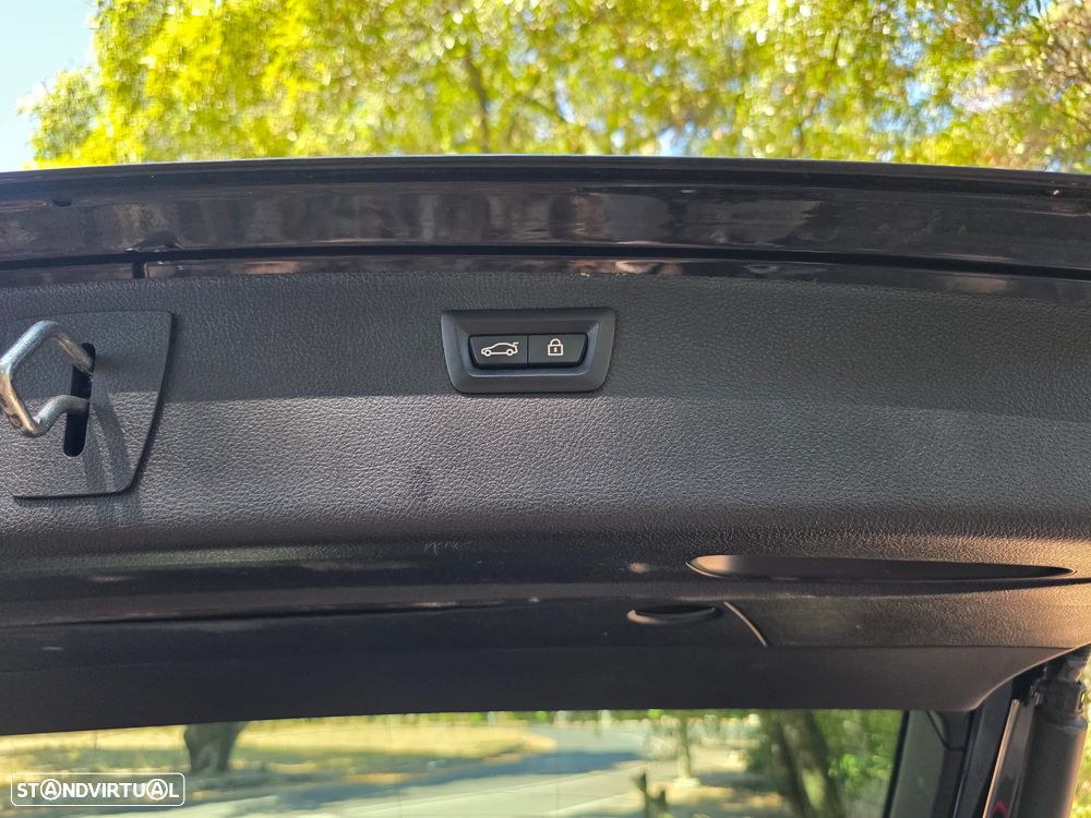 BMW 318 i Pack M Auto - 12