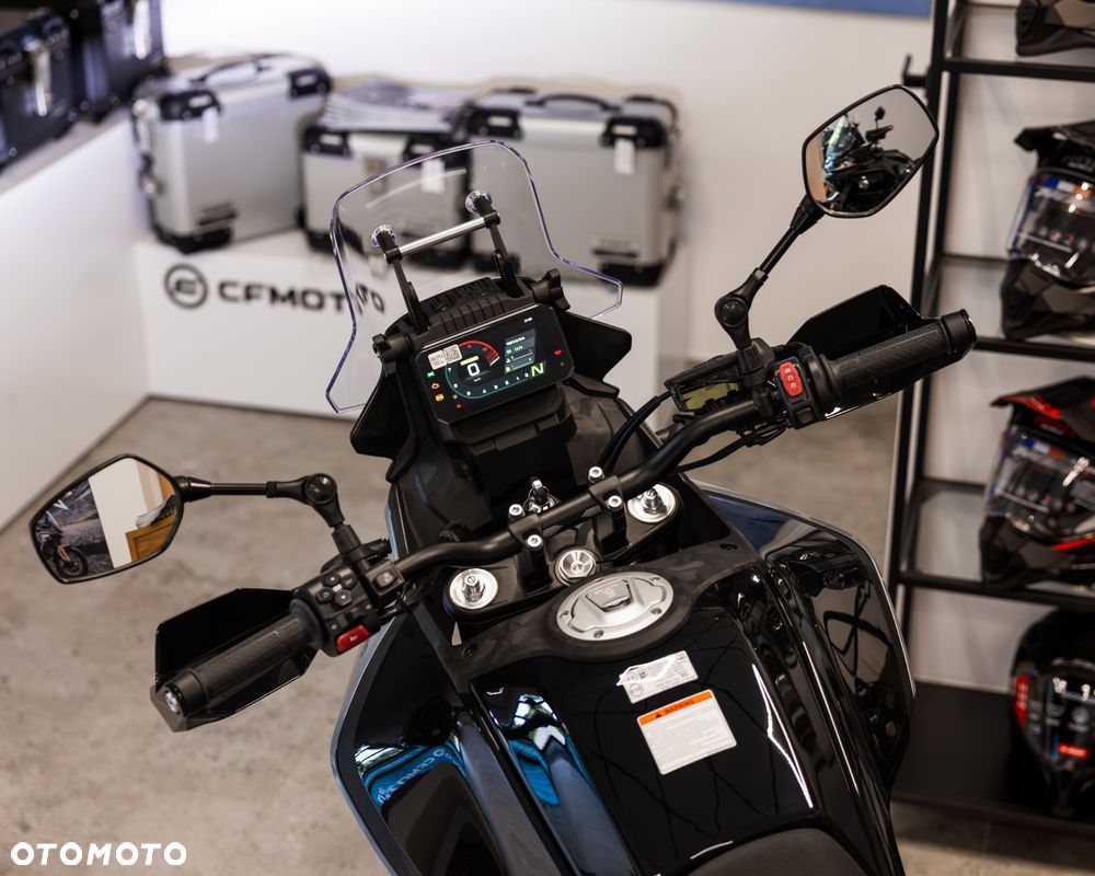 CFMoto MT - 10