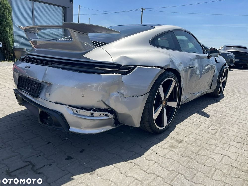 Porsche 911 Carrera - 4