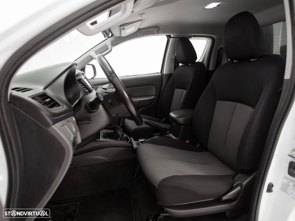 Mitsubishi L200 2.4 DI-D Club Invite 4WD c/IVA - 8