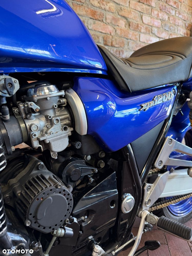 Yamaha XJR - 10