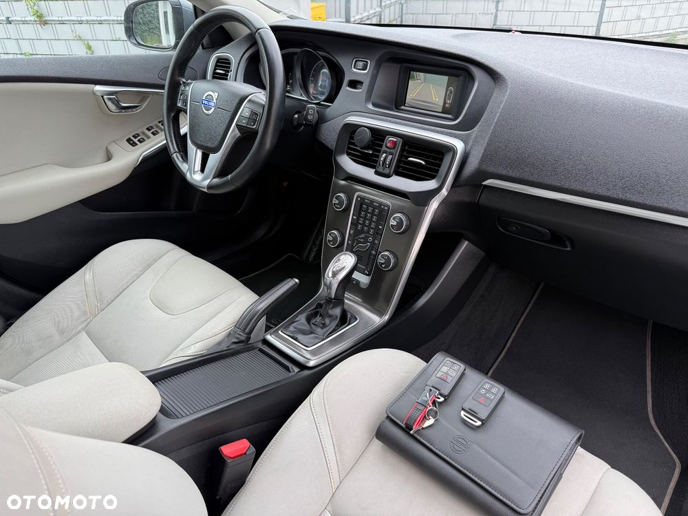 Volvo V40 D3 Momentum - 27