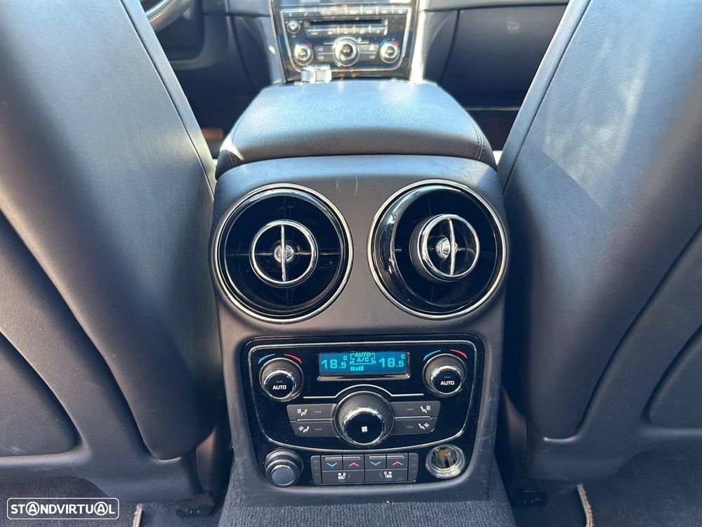 Jaguar XJ 3.0 D V6 Luxury - 32