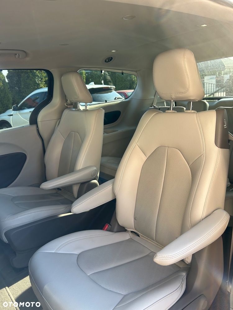 Chrysler Pacifica - 28