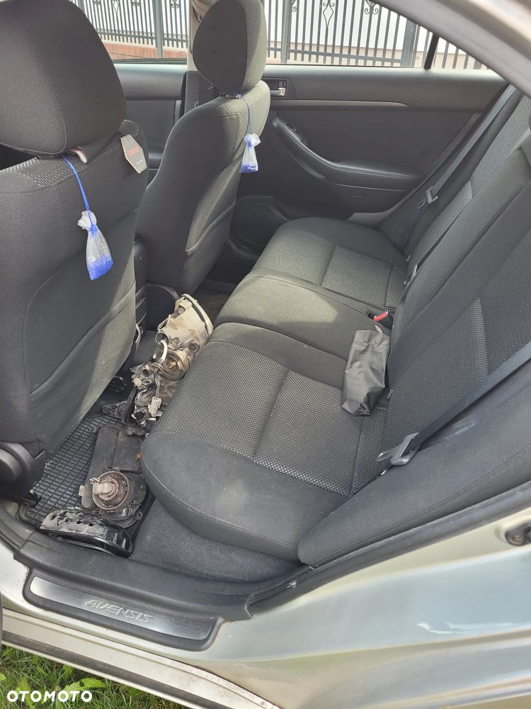Toyota Avensis 2.0 D-4D Sol - 11