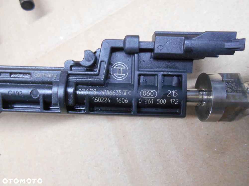 WTRYSKIWACZ BMW E90 E91 F20 F21 F30 F31 2.8 3.0 - 3