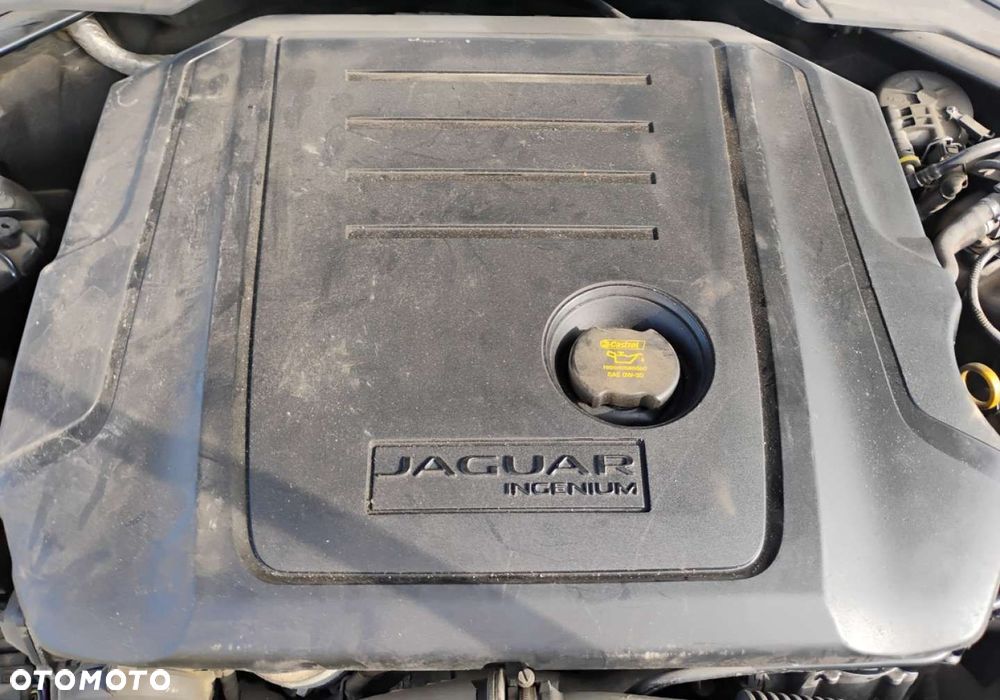Jaguar XE - 23