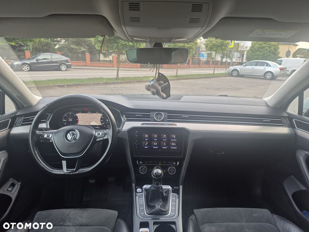Volkswagen Passat 2.0 TDI (BlueMotion Technology) Highline - 18