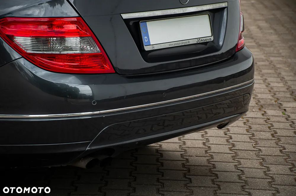 Mercedes-Benz Klasa C 180 CGI Automatik BlueEFFICIENCY Elegance - 21
