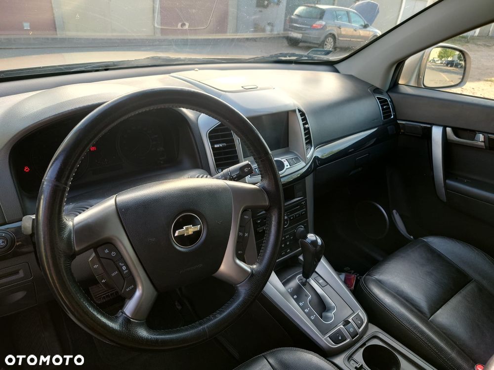 Chevrolet Captiva 2.2 D LTZ - 6