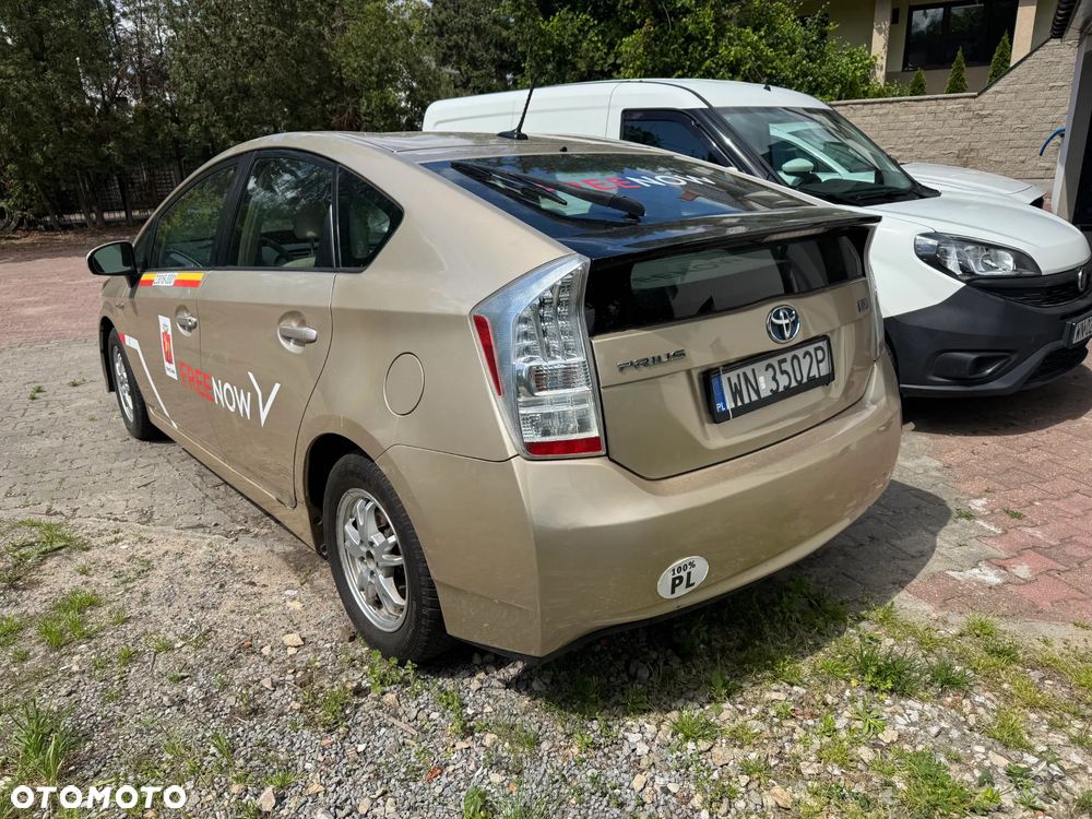 Toyota Prius - 4