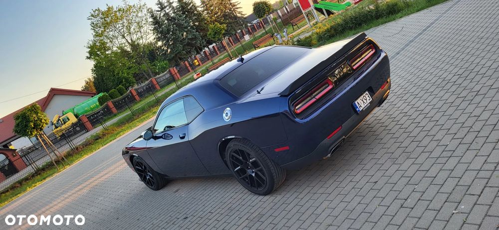 Dodge Challenger - 8