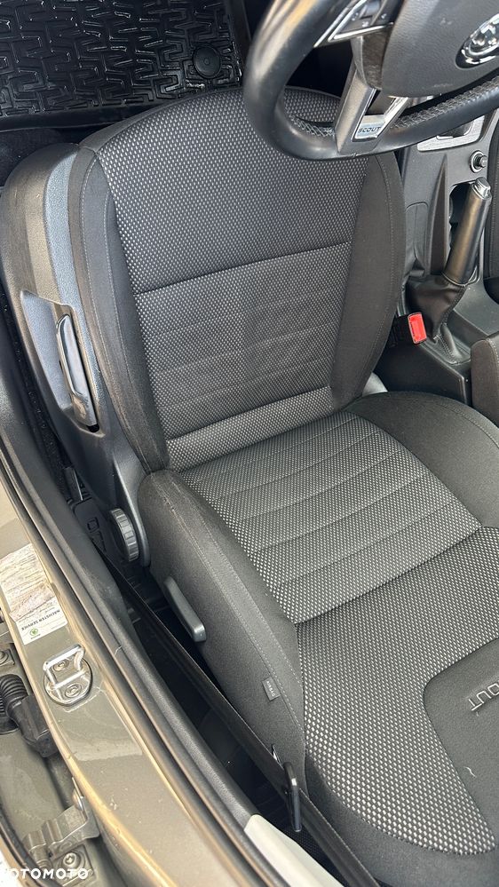 Land Rover Discovery Sport - 12