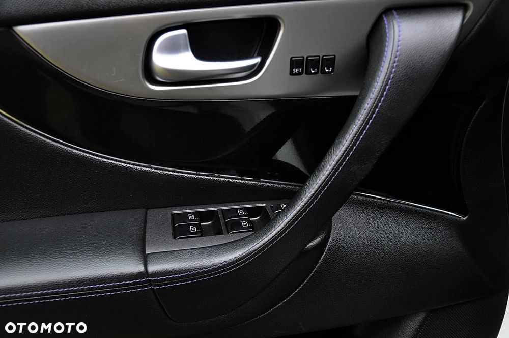 Infiniti QX70 3.0d S - 24