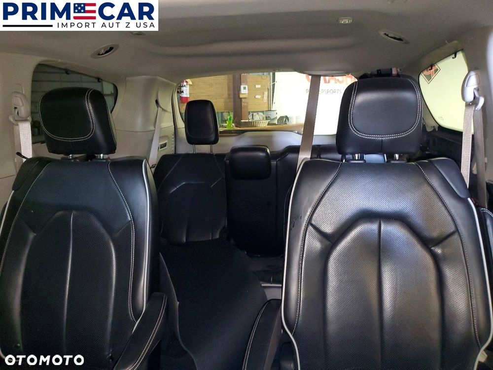 Chrysler Pacifica - 10