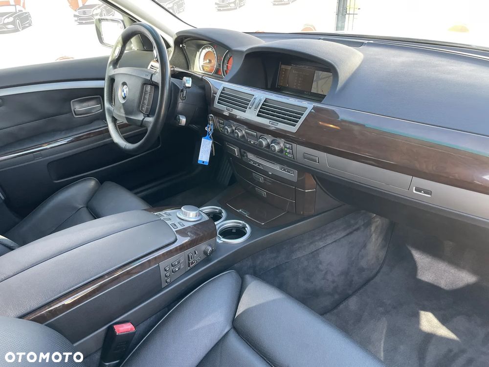 BMW Seria 7 750i - 11