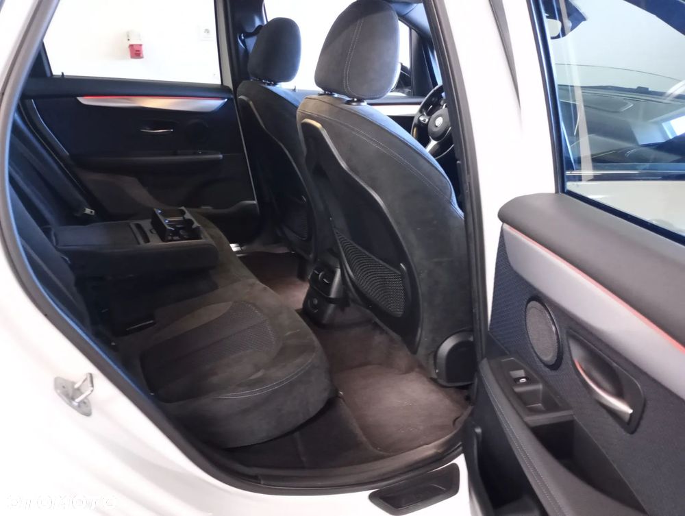 BMW Seria 2 218d - 9
