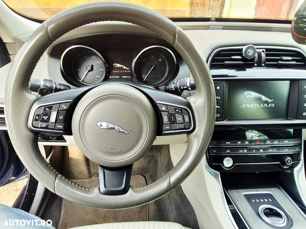 Jaguar XE 20d Aut. Portfolio - 29