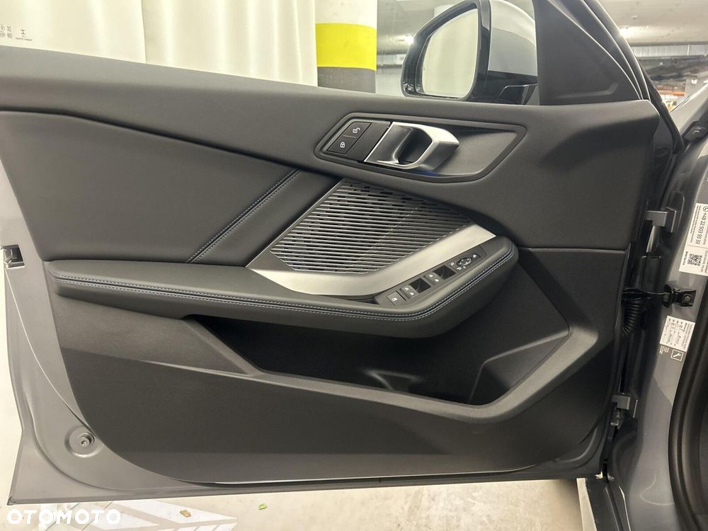 BMW Seria 1 120 mHEV - 11