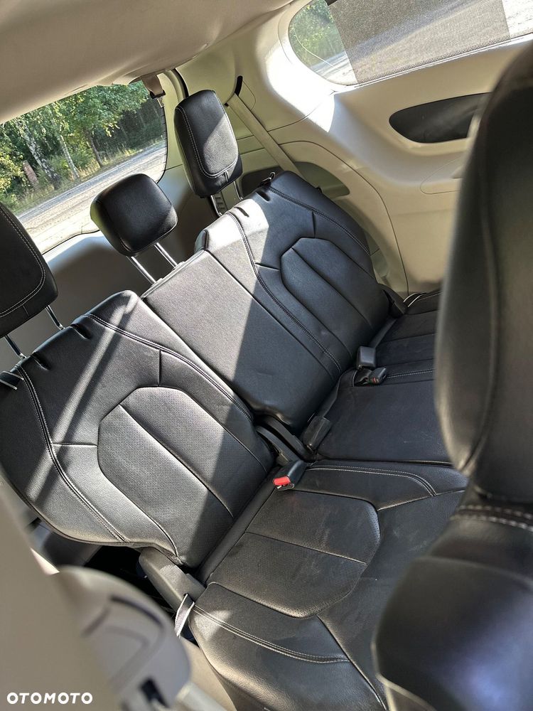 Chrysler Pacifica - 18