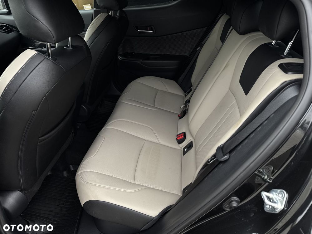 Toyota C-HR 2.0 Hybrid Executive - 32