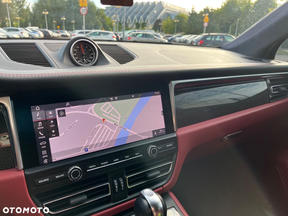 Porsche Macan Turbo - 27