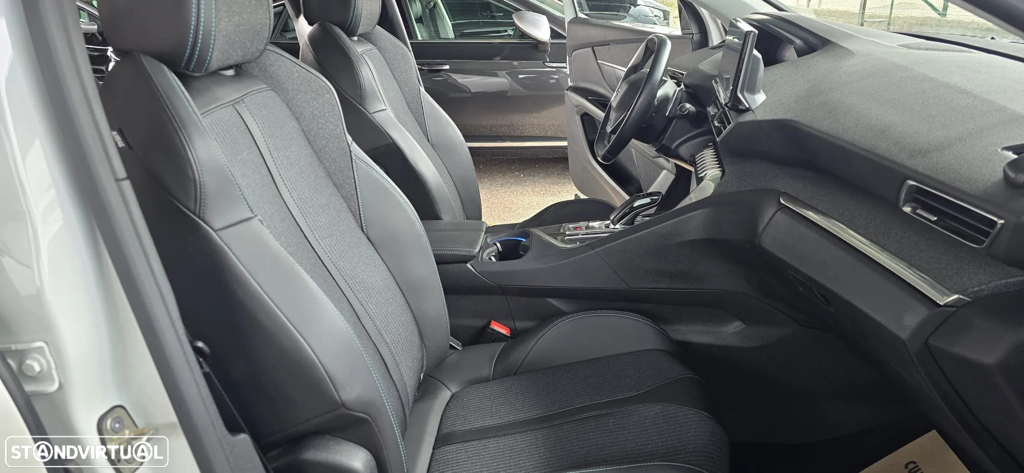Peugeot 3008 1.6 Hybrid Allure Pack e-EAT8 - 30