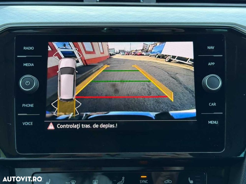 Volkswagen Passat - 32