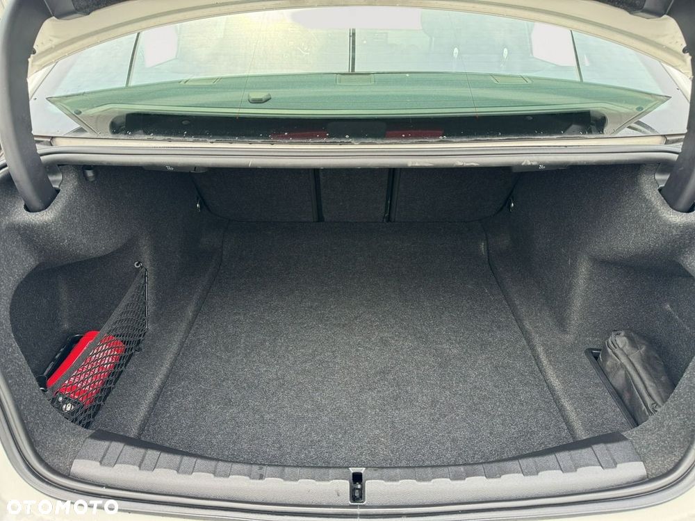 BMW Seria 3 318i M Sport - 24