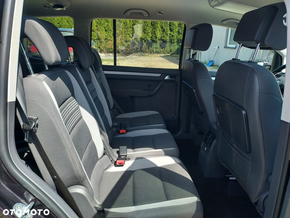 Volkswagen Touran 1.6 TDI DPF BlueMotion Technology Highline - 16