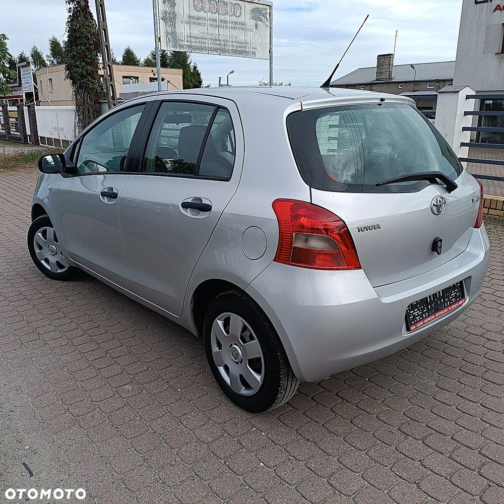 Toyota Yaris - 4