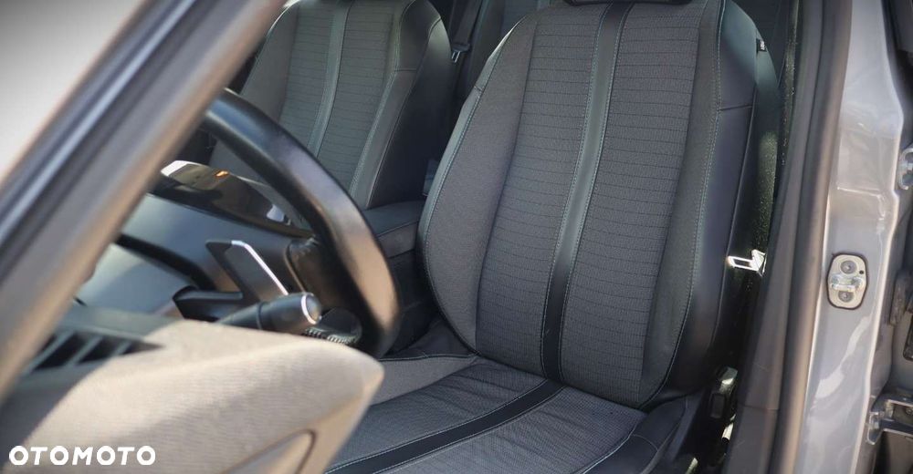 Peugeot 208 - 15
