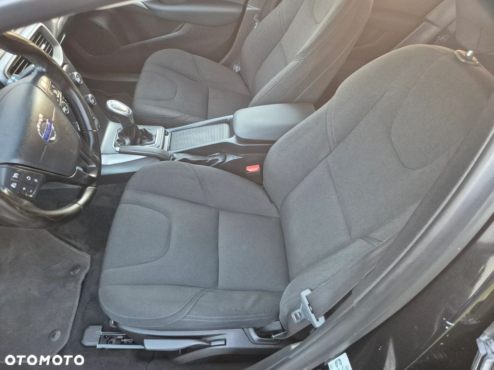 Volvo V40 D2 - 22