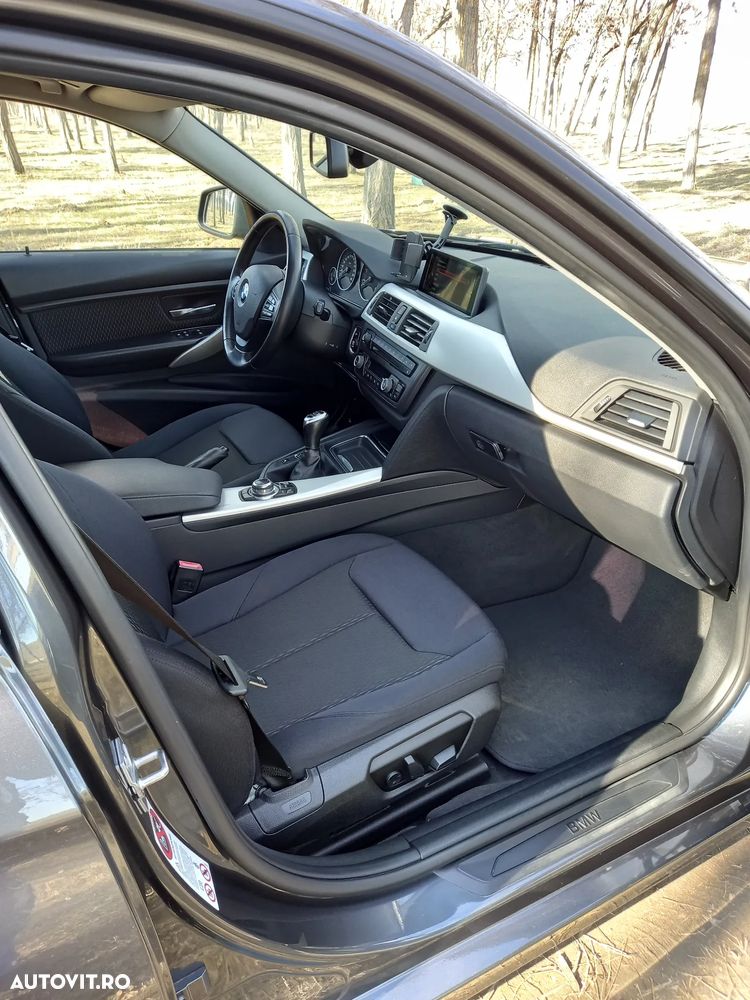 BMW Seria 3 320d xDrive DPF - 28