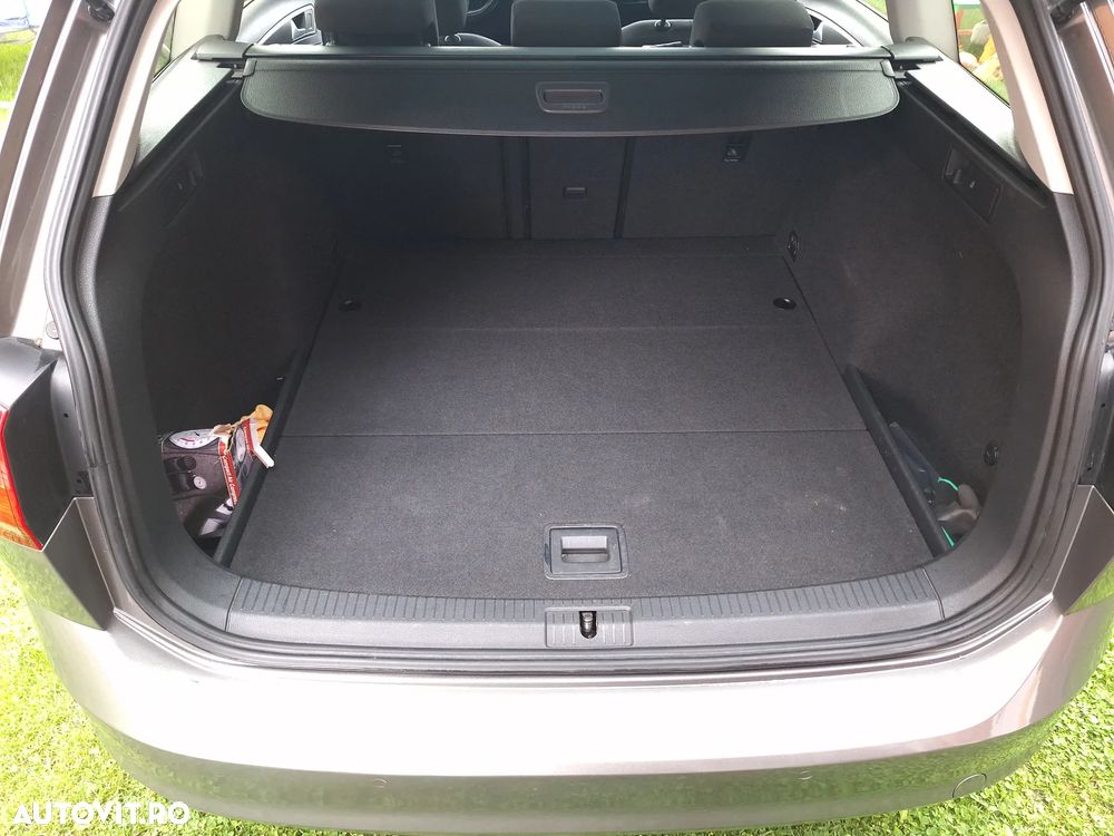 Volkswagen Golf 1.6 TDI DPF Highline - 11