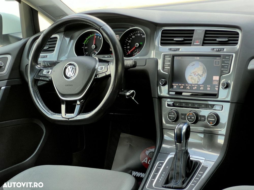 Volkswagen Golf - 8