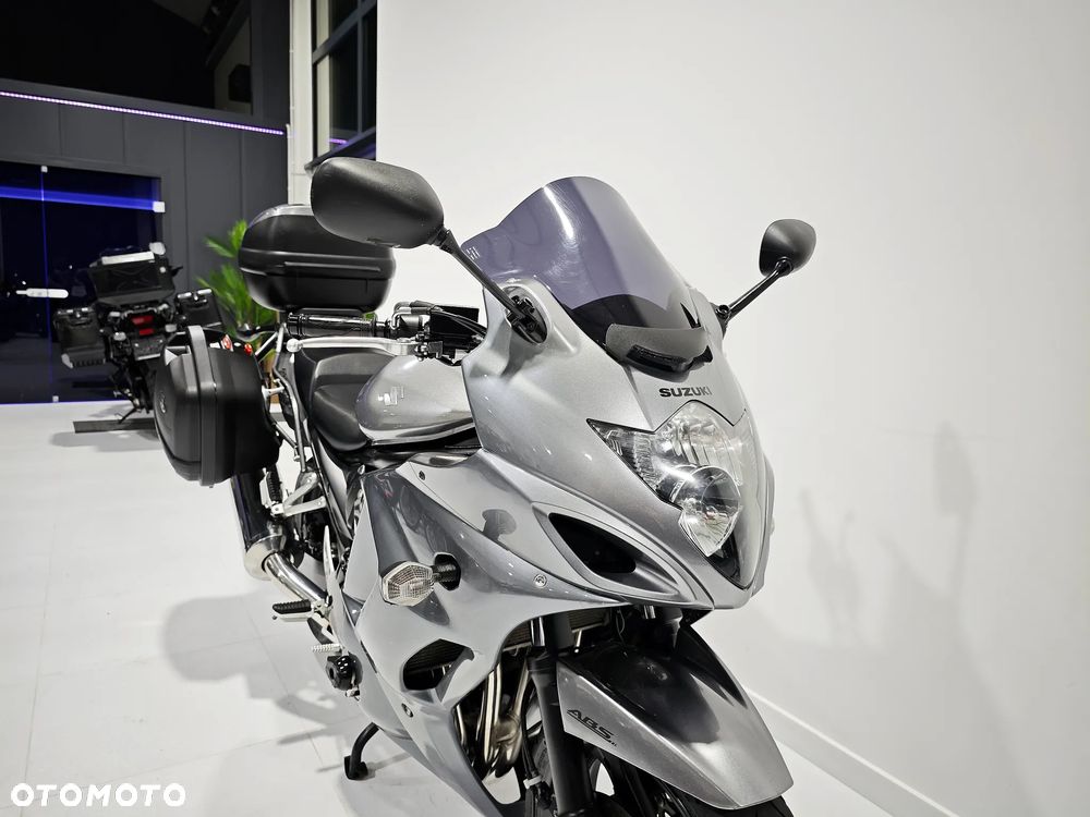 Suzuki GSX - 6