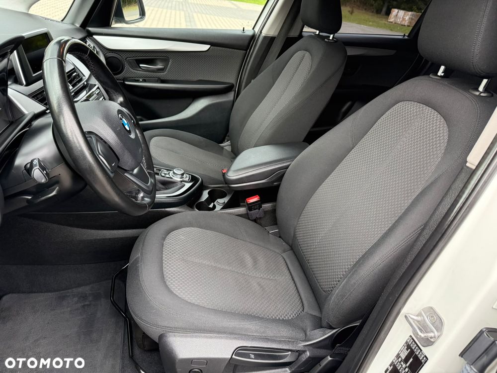 BMW Seria 2 216d - 19