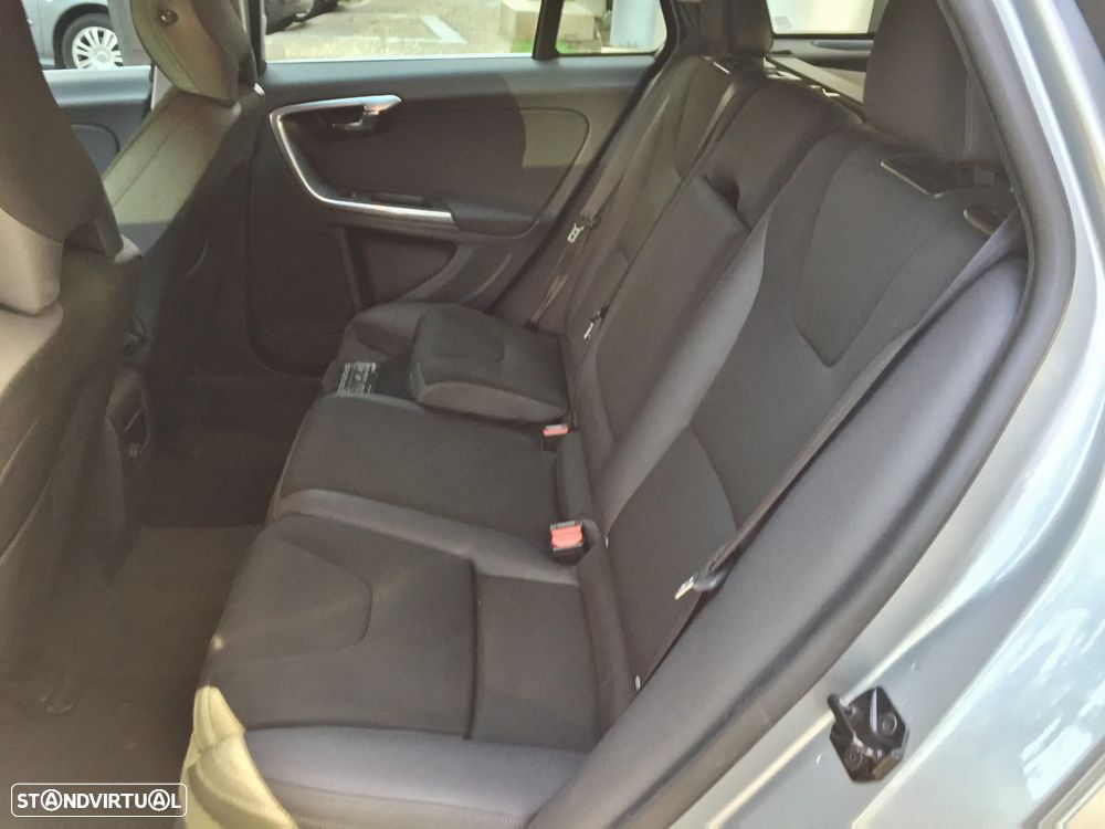 Volvo V60 1.6 D2 Drive Momentum Start/Stop - 9