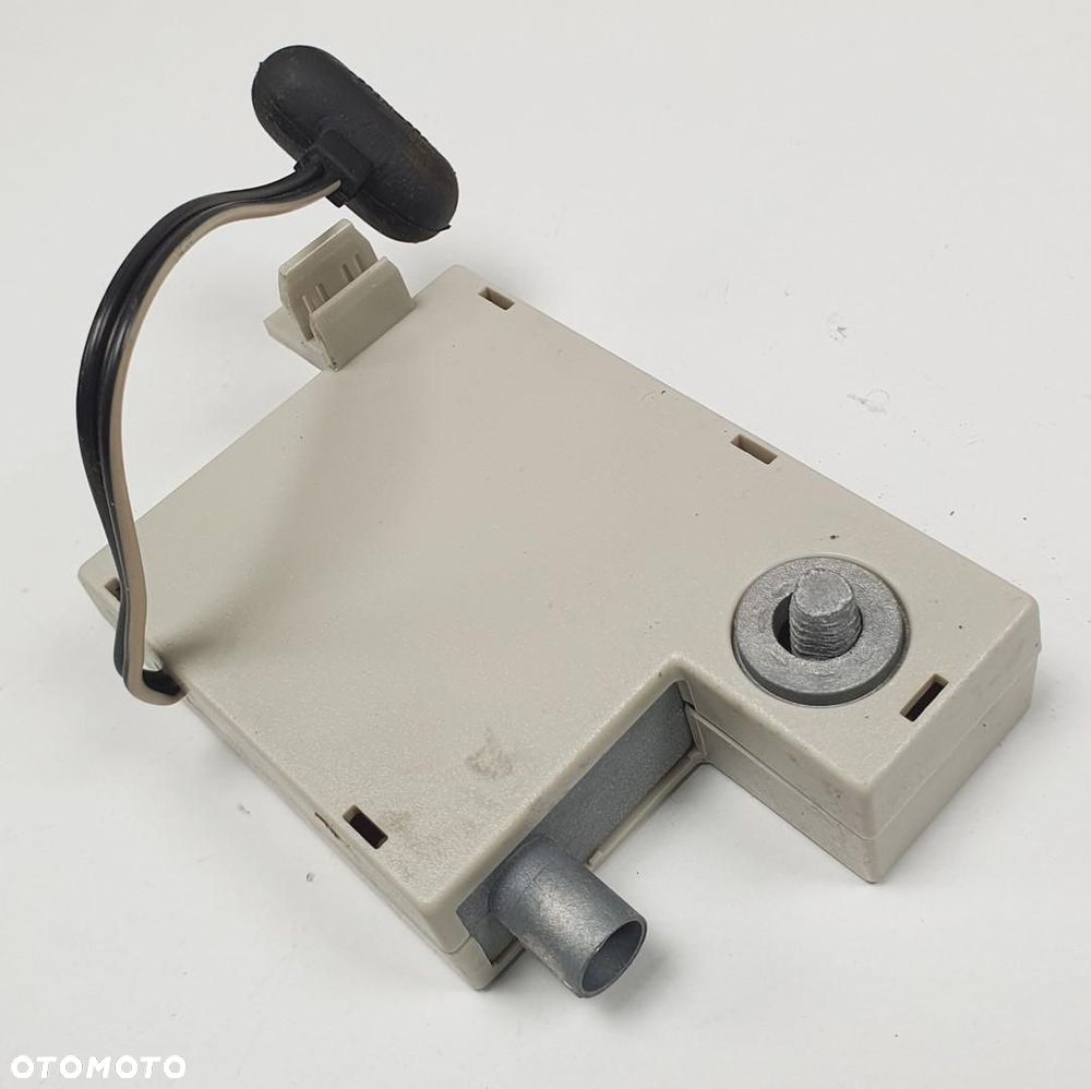 WZMACNIACZ ANTENY LAND ROVER DISCOVERY IV L319 - 2