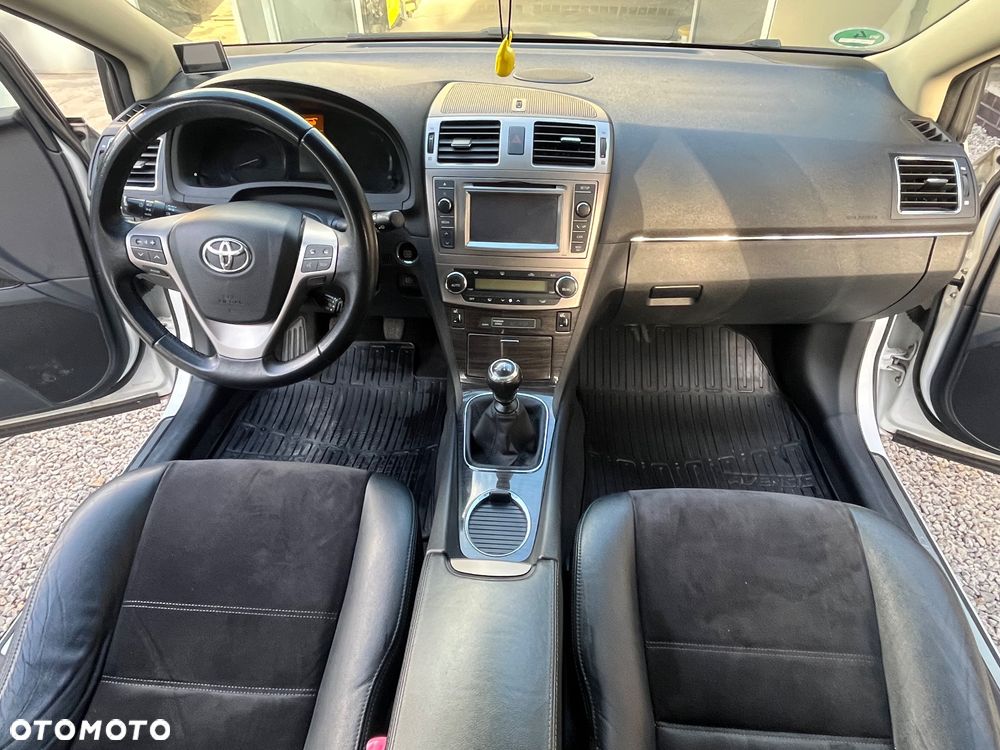 Toyota Avensis Touring Sports 1.8 Executive - 22