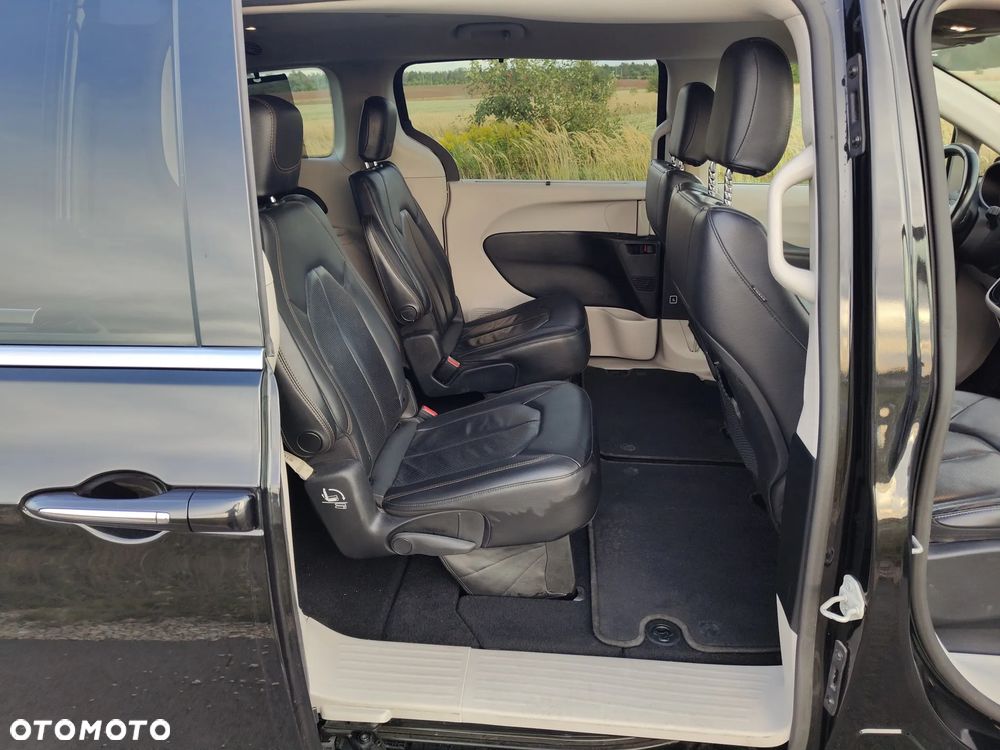 Chrysler Pacifica - 26